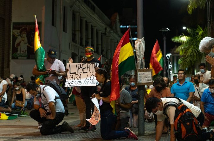 bolivians-protesting-on-city-street