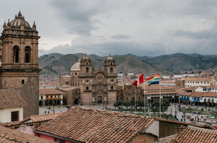 cityscape-of-medieval-church-and-houses-with-old-tile-roof-in-cusco-peru
