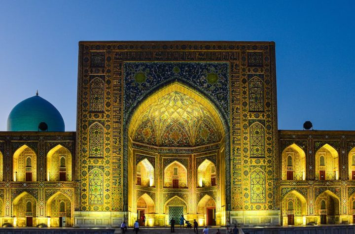 illuminated-tilya-kori-madrasah